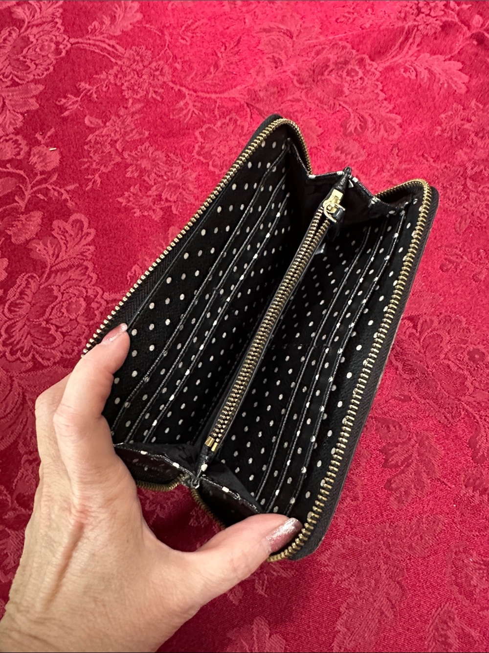 Tory Burch Black & Cream Leather Zig Zag Print Long Zip Wallet - Picture 5 of 5